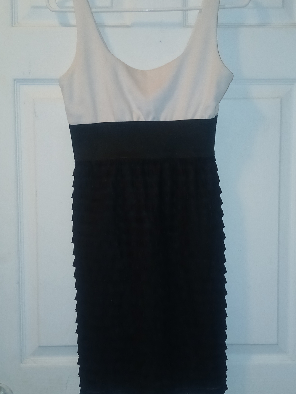 Sleeveless Two-Tone Scoop Neck Dress in Cream and Black